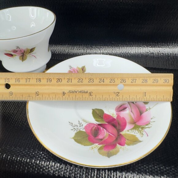 Royal Windsor Fine Bone China Teacup Saucer Set Red Roses Made England Vintage - Picture 3 of 12